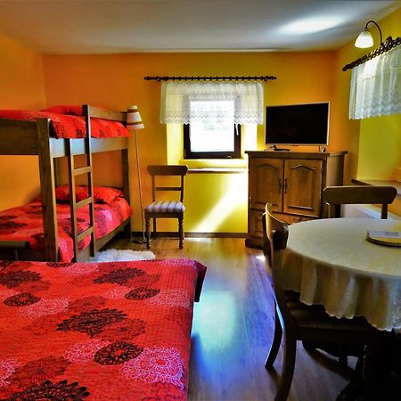 Apartmaji Pr-Gujlu Sela Nad Podmelcem 5220 Tolmin Podmelec Exterior photo